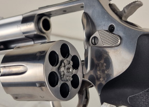 Photo 20260813_161819.jpg Revolver SMITH et WESSON 686 357 mag + malette