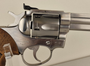 Photo 20260813_164514.jpg Revolver MANU RHIN 88SX5 Cal.357mag +boite carton