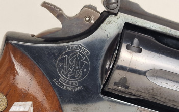 Photo 20260814_101202.jpg Revolver SMITH ET WESSON 53 cal.22magnumJet + malette