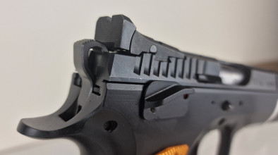 Photo 20260818_122921.jpg Pistolet semi-auto CZ Shadow II Cal9x19 + malette + Chargeur