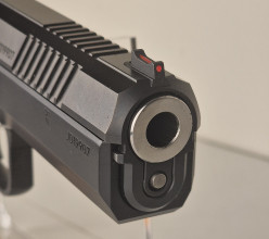 Photo 20260818_122947.jpg Pistolet semi-auto CZ Shadow II Cal9x19 + malette + Chargeur