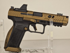 Photo 20260819_111056.jpg Pistolet CANIK TTI Combat Cal 9x19 + malette + point rouge