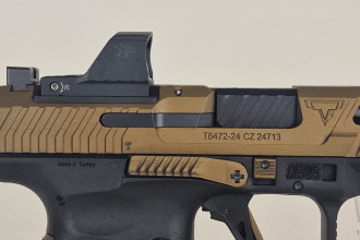 Photo 20260819_111105.jpg Pistolet CANIK TTI Combat Cal 9x19 + malette + point rouge