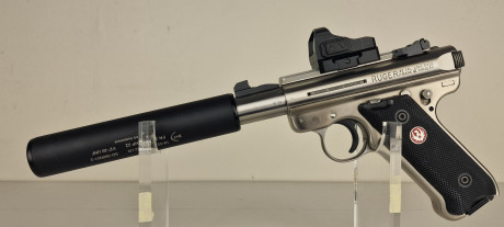 Photo 20260819_120016.jpg Pistolet RUGER MKII cal 22lr + viseur + silencieux