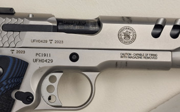 Photo 20260820_104449.jpg Pistolet SMITH et WESSON 1911 Cal.45acp + 1 chargeur